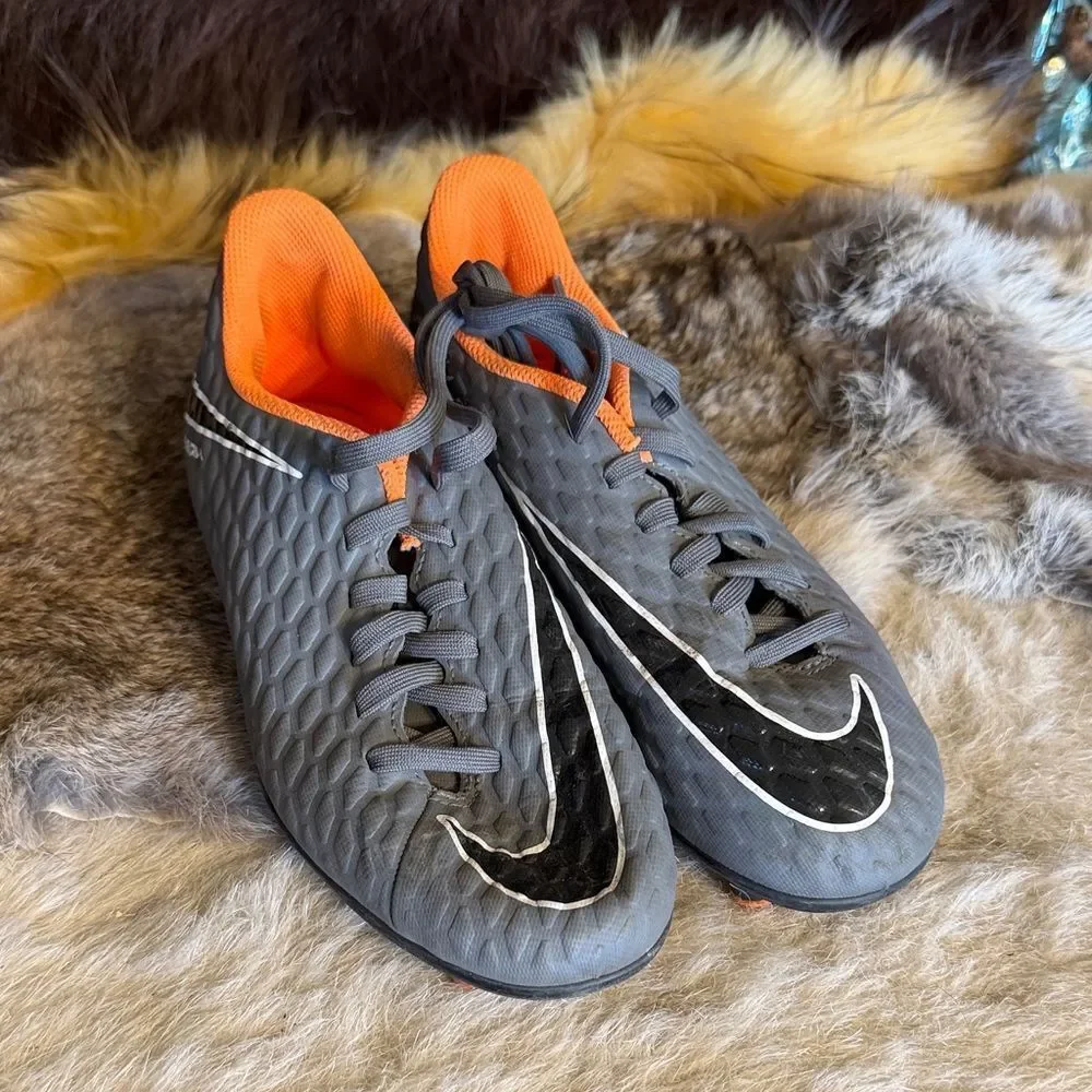 Nike Gray and Orange youth Soccer Shoes 4Y (800)